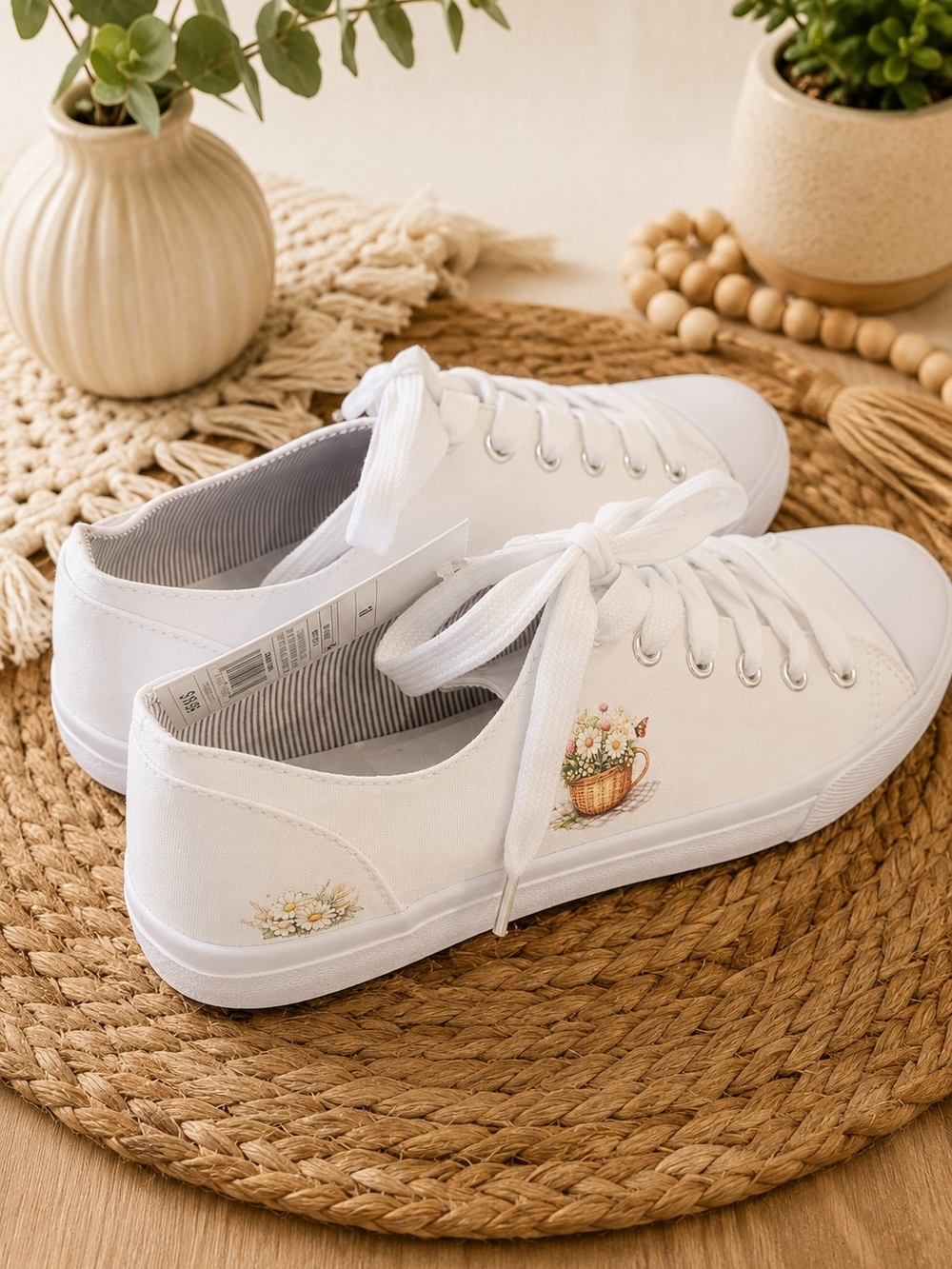 Universal Thread White Floral Canvas Sneakers Size 10 NWT Cottagecore Boho